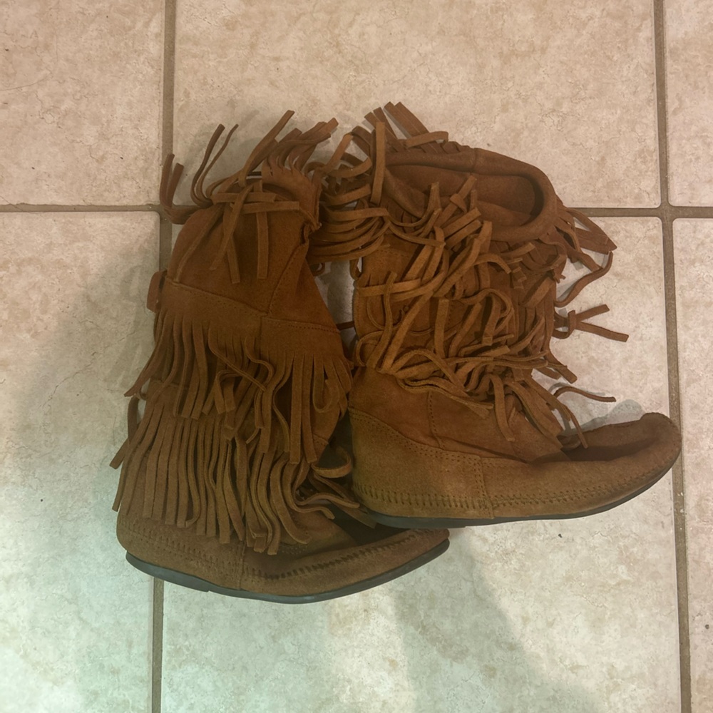 Minnetonka Brown Fringe Moccasins